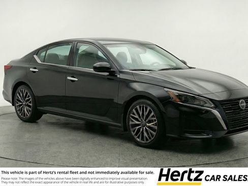 Used 2025 Nissan Altima 2.5 SV image 1