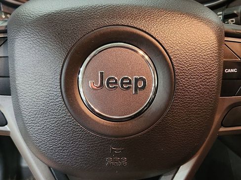 Used 2019 Jeep Cherokee Latitude Plus w/ Comfort/Convenience Group image 47