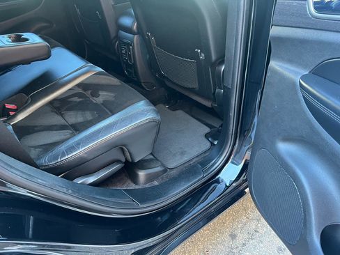 Used 2017 Jeep Grand Cherokee Altitude image 14