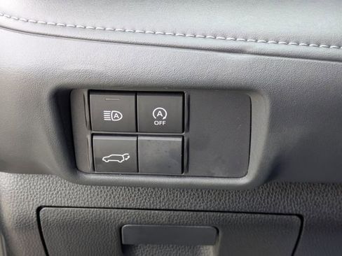 Used 2023 Toyota Highlander XLE image 24