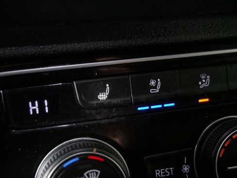 Used 2021 Volkswagen Atlas SEL Premium image 30