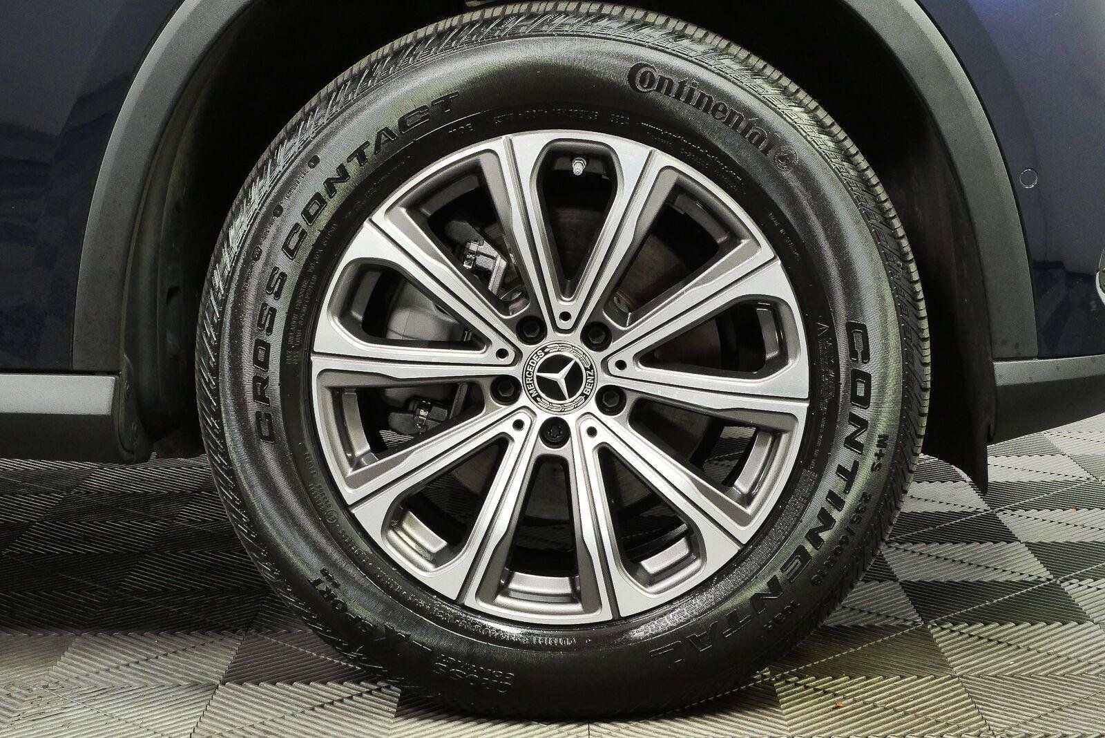 Used 2024 Mercedes-Benz GLC 300 4MATIC image 36