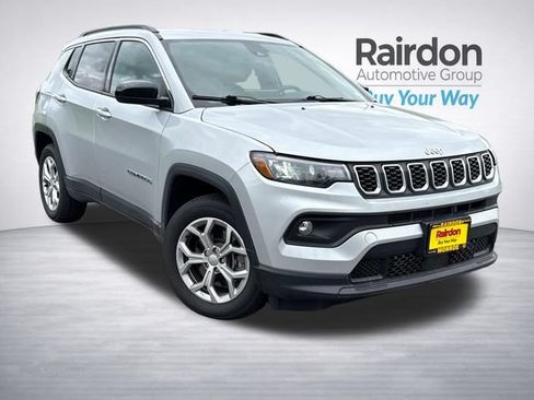 Used 2024 Jeep Compass Latitude AWD/4WD image 1