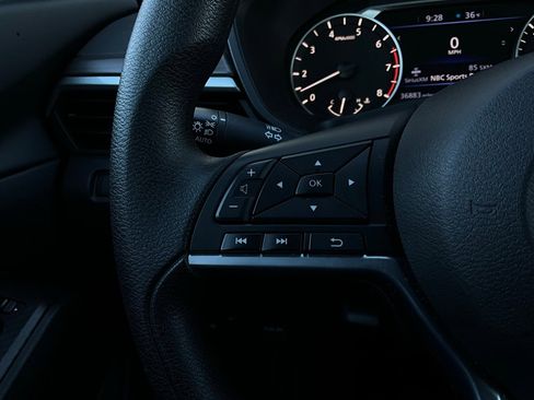 Used 2025 Nissan Altima 2.5 SV image 32