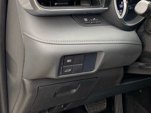 Used 2021 Toyota Highlander XSE FWD image 11
