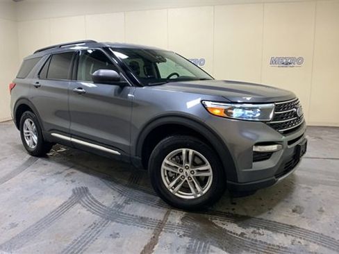 Certified 2022 Ford Explorer XLT w/ Equipment Group 202A image 1