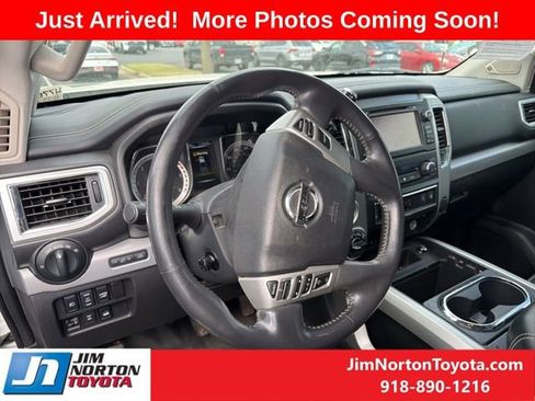 Used 2017 Nissan Titan PRO-4X w/ Pro-4x Convenience Package image 11
