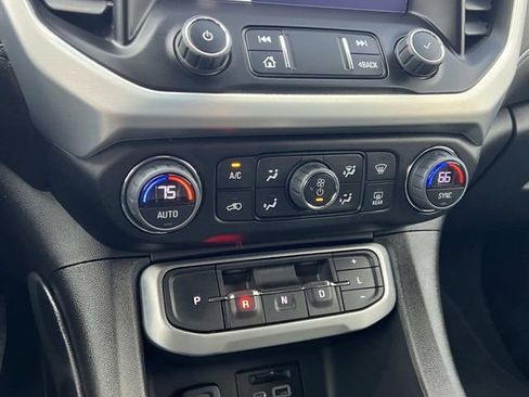 Used 2023 GMC Acadia SLT image 26