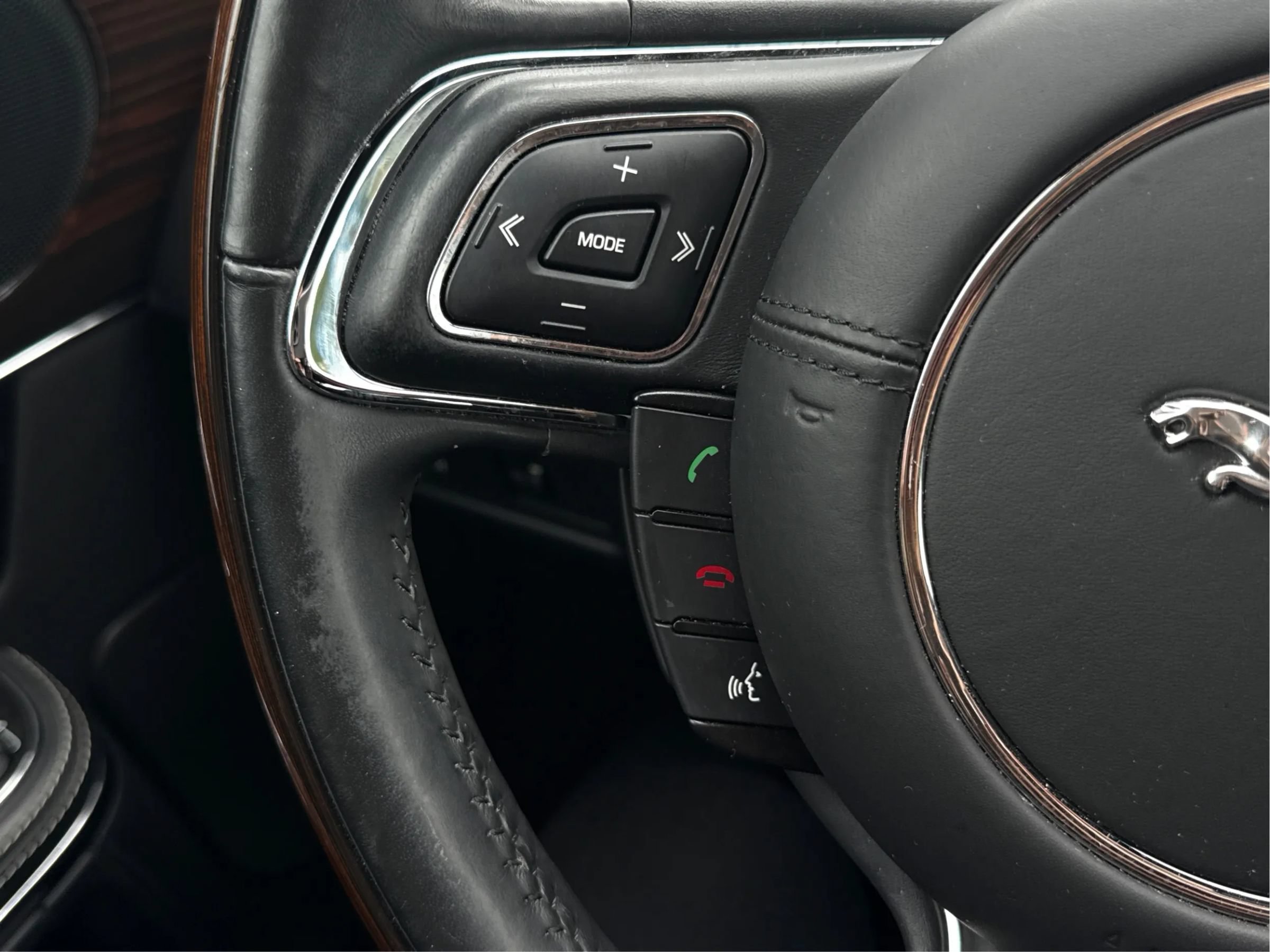 Used 2017 Jaguar XJ L Portfolio RWD image 30