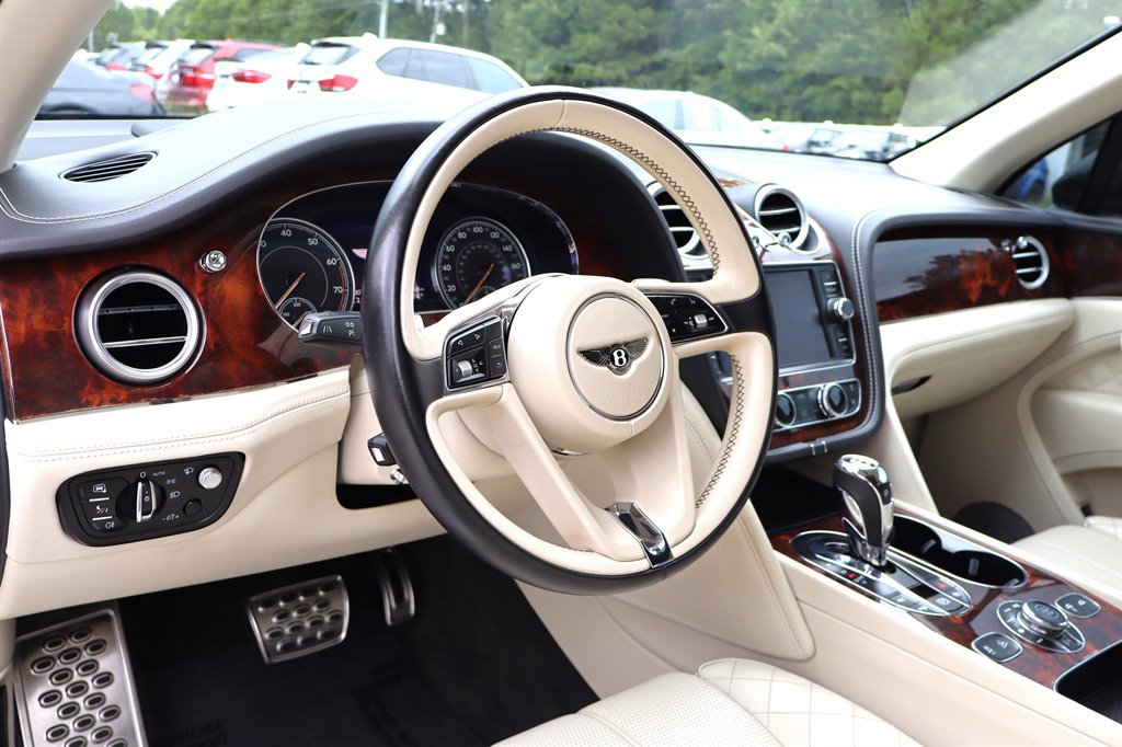 Used 2017 Bentley Bentayga AWD/4WD image 22