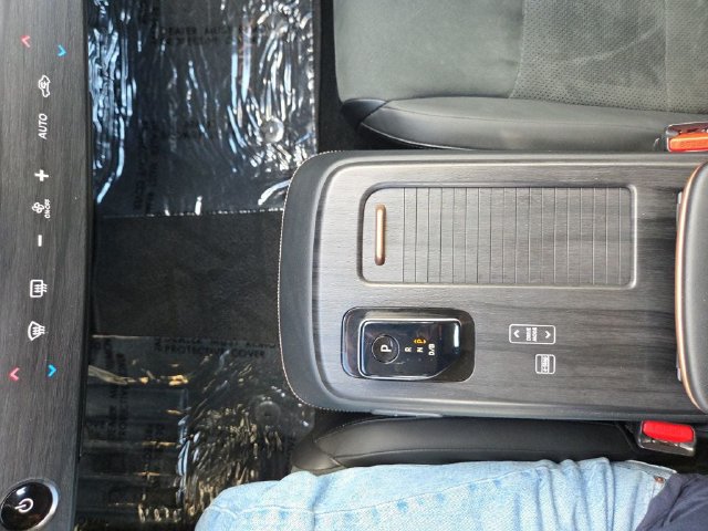 Used 2024 Nissan Ariya AWD image 15