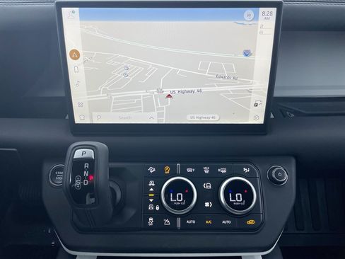 Certified 2025 Land Rover Defender 110 X-Dynamic SE AWD/4WD image 27