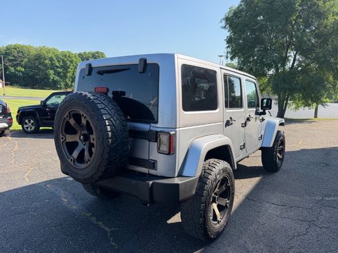 Used 2015 Jeep Wrangler Unlimited Sahara w/ Connectivity Group AWD/4WD image 5