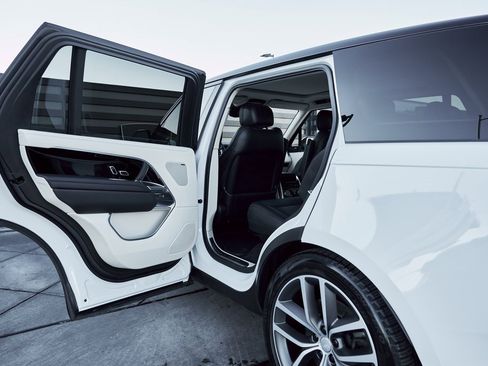 Used 2024 Land Rover Range Rover Long Wheelbase SE image 27