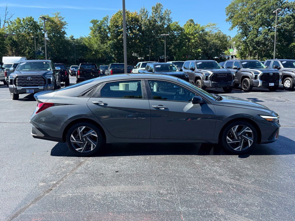 Used 2025 Hyundai Elantra Sport FWD image 9
