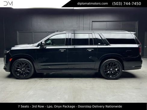 Used 2023 Cadillac Escalade ESV Sport Platinum w/ LPO, ONYX Package AWD/4WD image 4