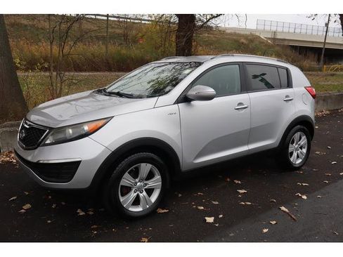 Used 2011 Kia Sportage LX w/ Convenience Pkg image 2