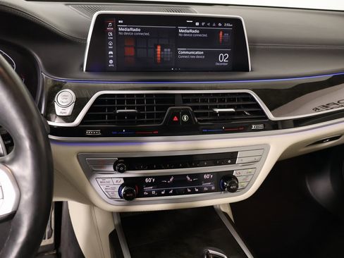 Used 2021 BMW 750i xDrive w/ Executive Package image 6