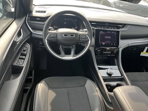 New 2025 Jeep Grand Cherokee L Altitude image 6