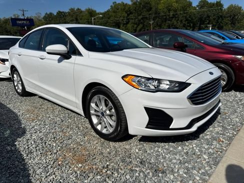 Used 2020 Ford Fusion SE FWD image 4