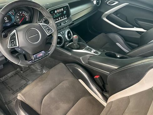Used 2018 Chevrolet Camaro SS RWD image 15