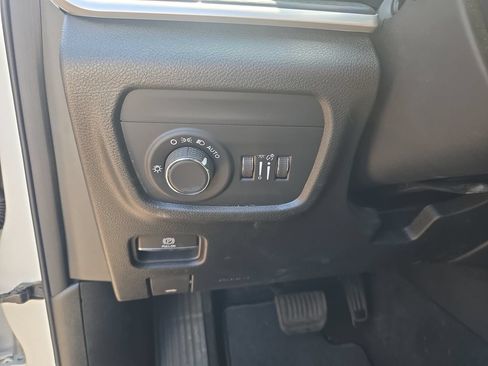 Used 2023 Jeep Grand Cherokee Altitude AWD/4WD image 14