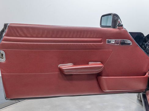 Used 1989 Mercedes-Benz 560 SL image 4