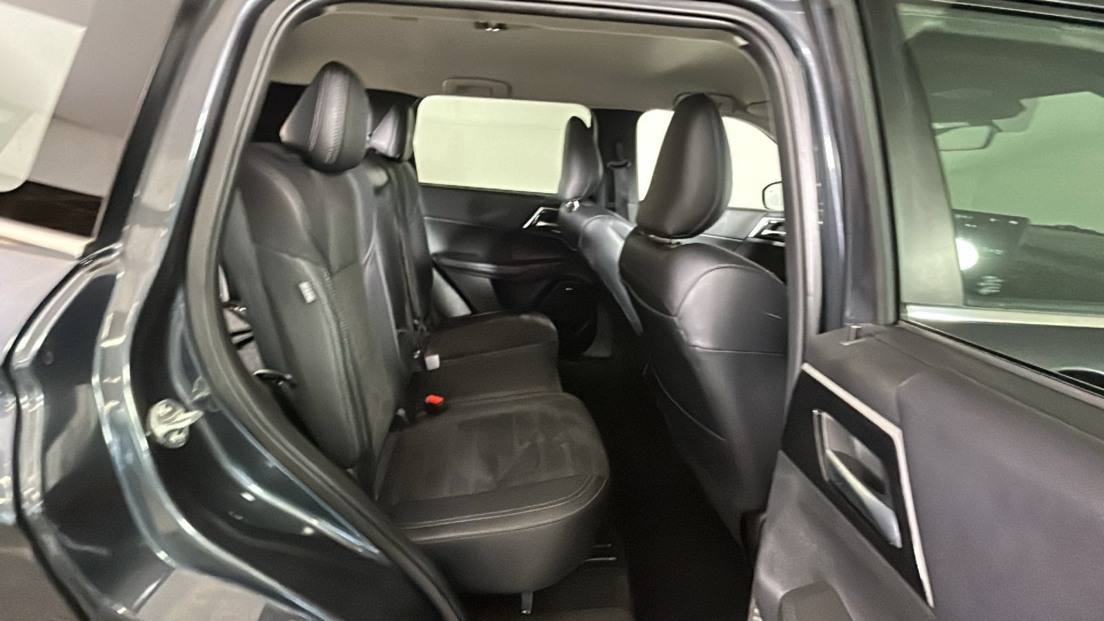 Used 2025 Mitsubishi Outlander SE AWD/4WD image 33