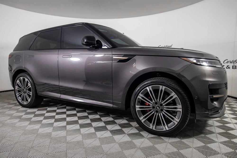 Used 2024 Land Rover Range Rover Sport Dynamic SE AWD/4WD image 2