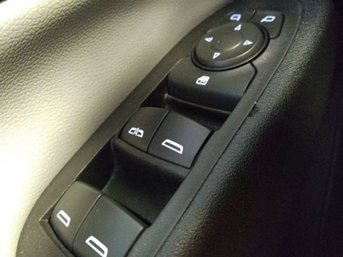 Used 2019 Chevrolet Equinox LS w/ LS Convenience Package image 27