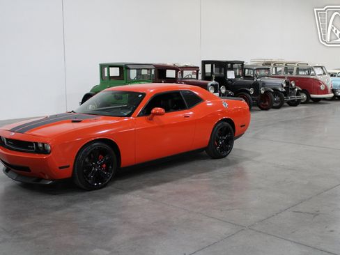 Used 2009 Dodge Challenger SRT8 image 4