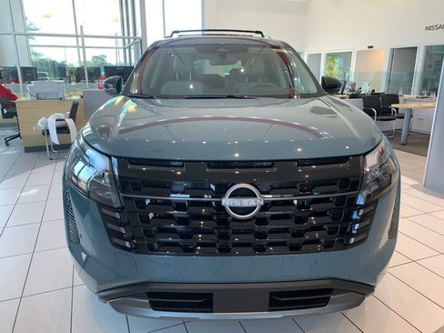 New 2026 Nissan Pathfinder SL image 4