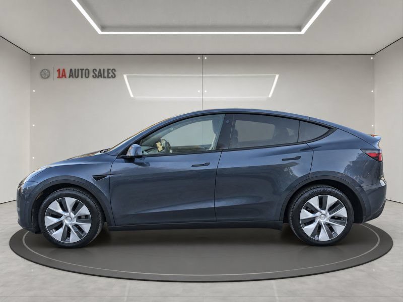 Used 2022 Tesla Model Y Long Range AWD/4WD image 2