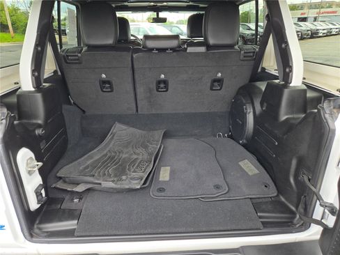 Used 2023 Jeep Wrangler Sahara image 19