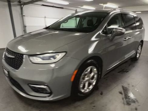 Used 2022 Chrysler Pacifica Limited FWD image 4
