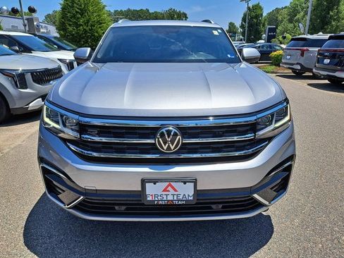 Used 2021 Volkswagen Atlas Cross Sport SE w/ Panoramic Sunroof Package FWD image 3
