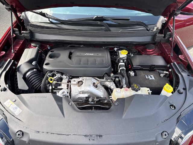 Used 2019 Jeep Cherokee Latitude Plus w/ Comfort/Convenience Group AWD/4WD image 27