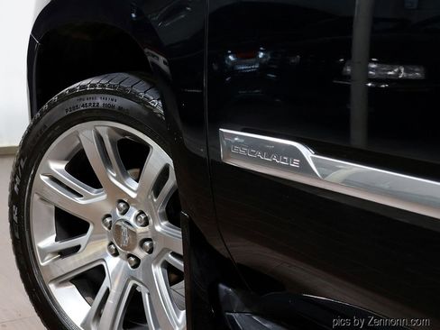 Used 2018 Cadillac Escalade Premium Luxury AWD/4WD image 9