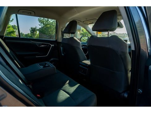 Used 2025 Toyota RAV4 XLE FWD image 16