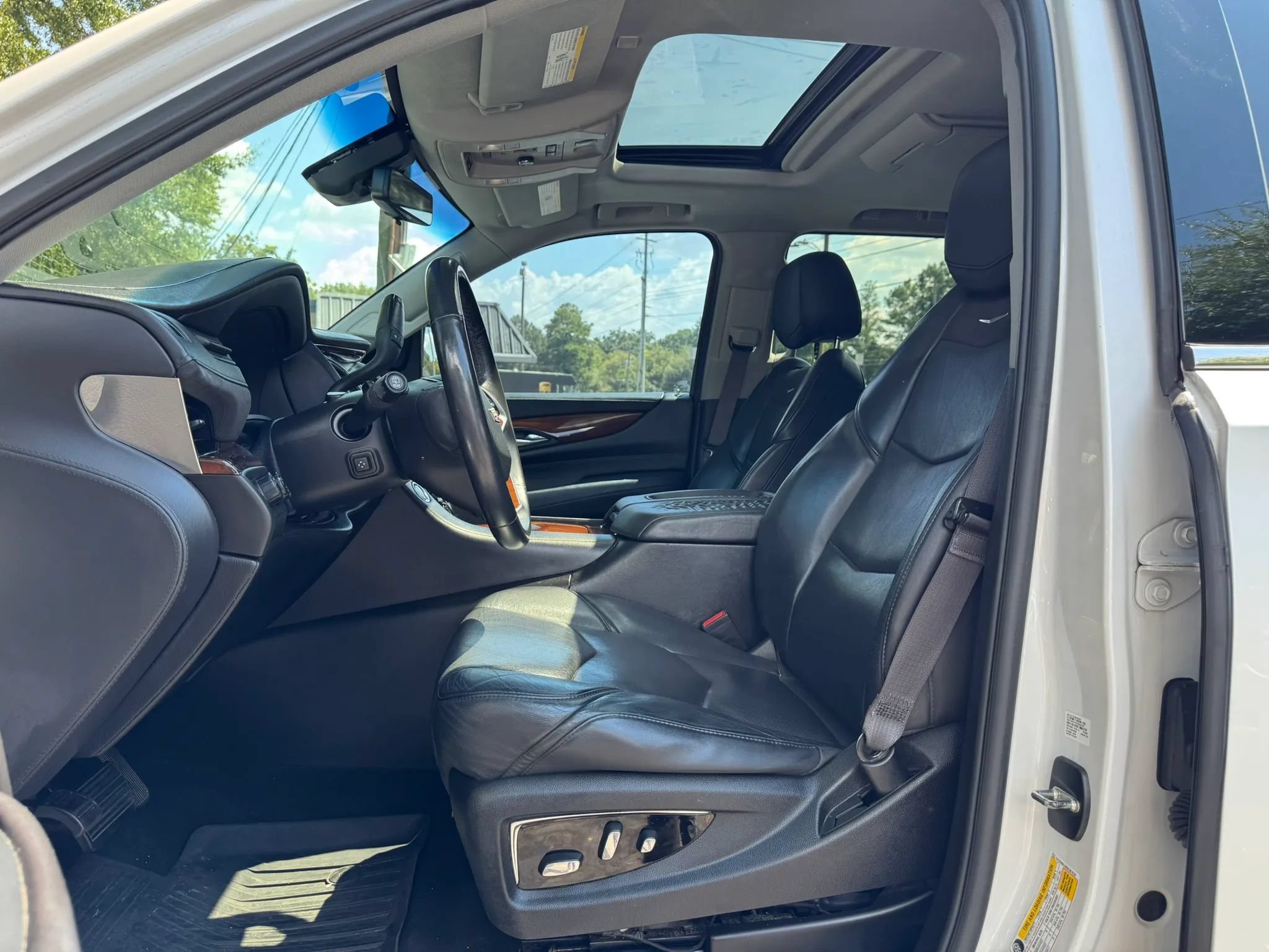 Used 2017 Cadillac Escalade Luxury AWD/4WD image 26