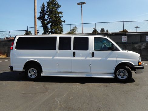 Used 2016 Chevrolet Express 3500 LT w/ LT Preferred Equipment Group image 6