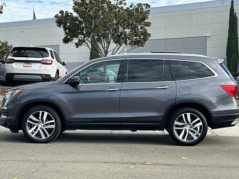 Used 2018 Honda Pilot Touring image 7