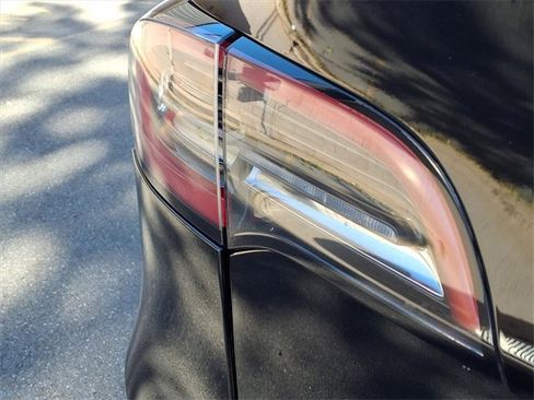 Used 2024 Tesla Model Y Long Range image 10