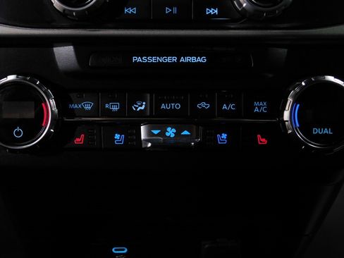 Used 2022 Ford F250 Lariat w/ Black Appearance Pkg image 51