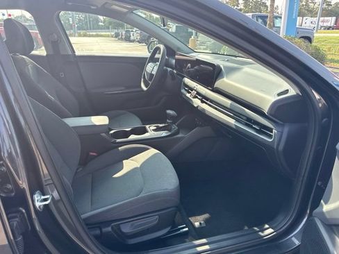 Used 2025 Kia K4 FWD image 16