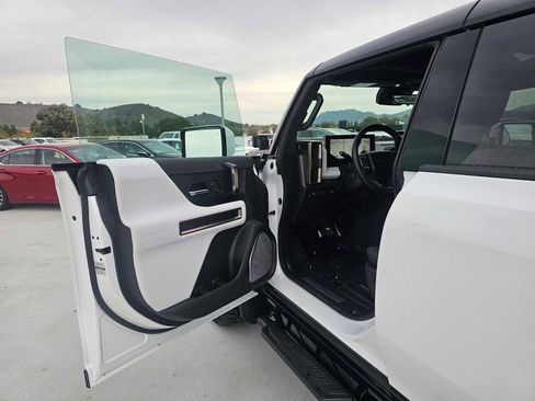 Used 2024 GMC Hummer EV 2X w/ Extreme Off-Road Package image 20