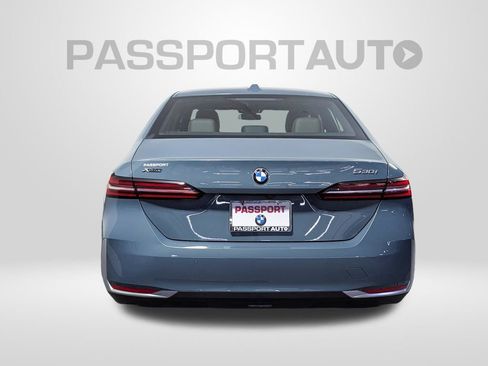 Used 2025 BMW 530i xDrive w/ Premium Package image 5