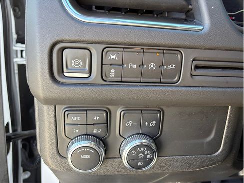 Used 2022 GMC Yukon XL SLE image 32