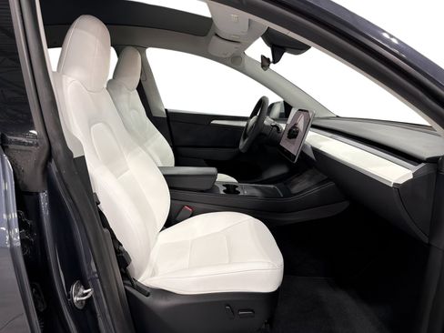 Certified 2023 Tesla Model Y Long Range AWD/4WD image 13