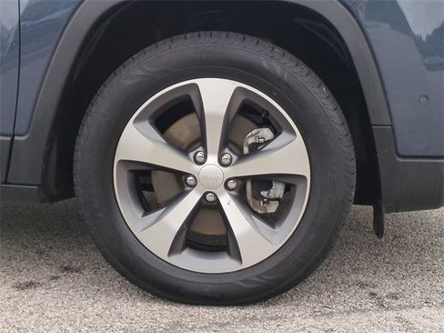 Used 2021 Jeep Cherokee Limited w/ Elite Package image 11